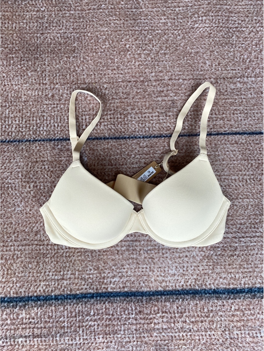 Skims Fits everybody t-shirt bra sand 30A Brand New with Tags